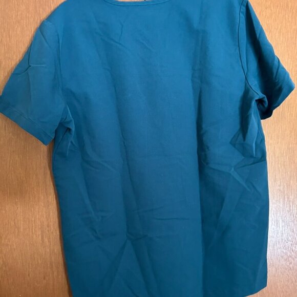 FIGS Leon Three-Pocket Scrub Top™ - Picture 4 of 5